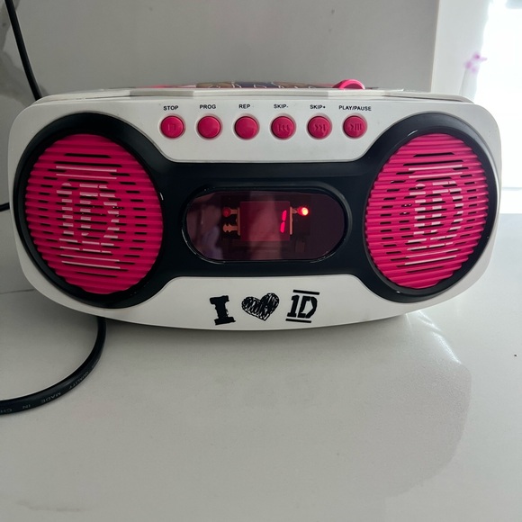 1D Pink and White Boombox with Ergonomic Design - Picture 3 of 11